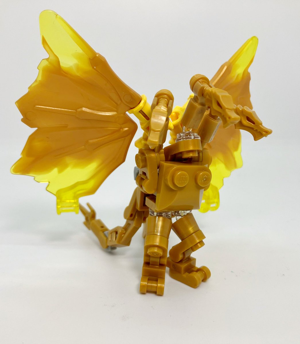 家でパーツ整理していたらふと閃いて、
キングギドラを作ってみました✨