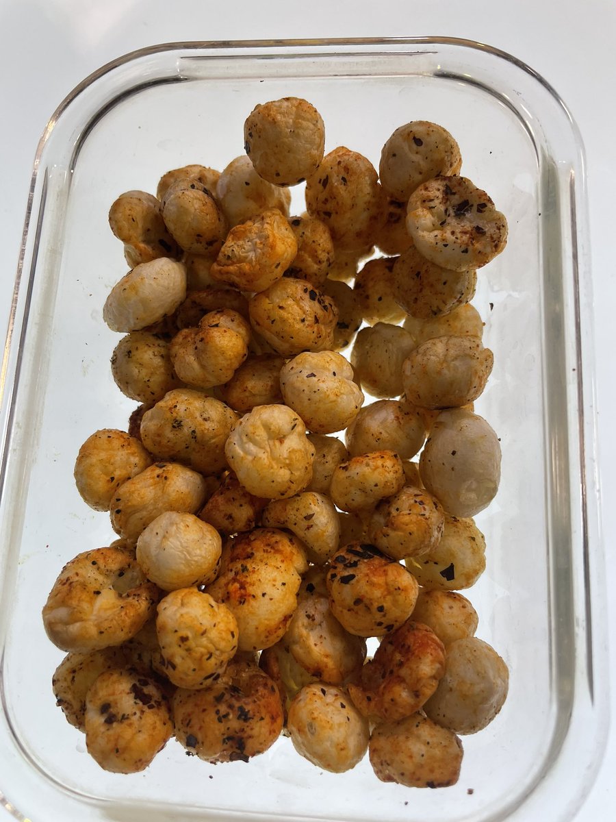 snehamordani's tweet image. Mid Morning Snack #FoxNuts #Makhana 
World of Health Benefits

- They are high in magnesium and potassium and low in sodium. This makes fox nuts an ideal snack for those watching their weight

-Low glycemic index which means that they release glucose slowly in the blood. This…