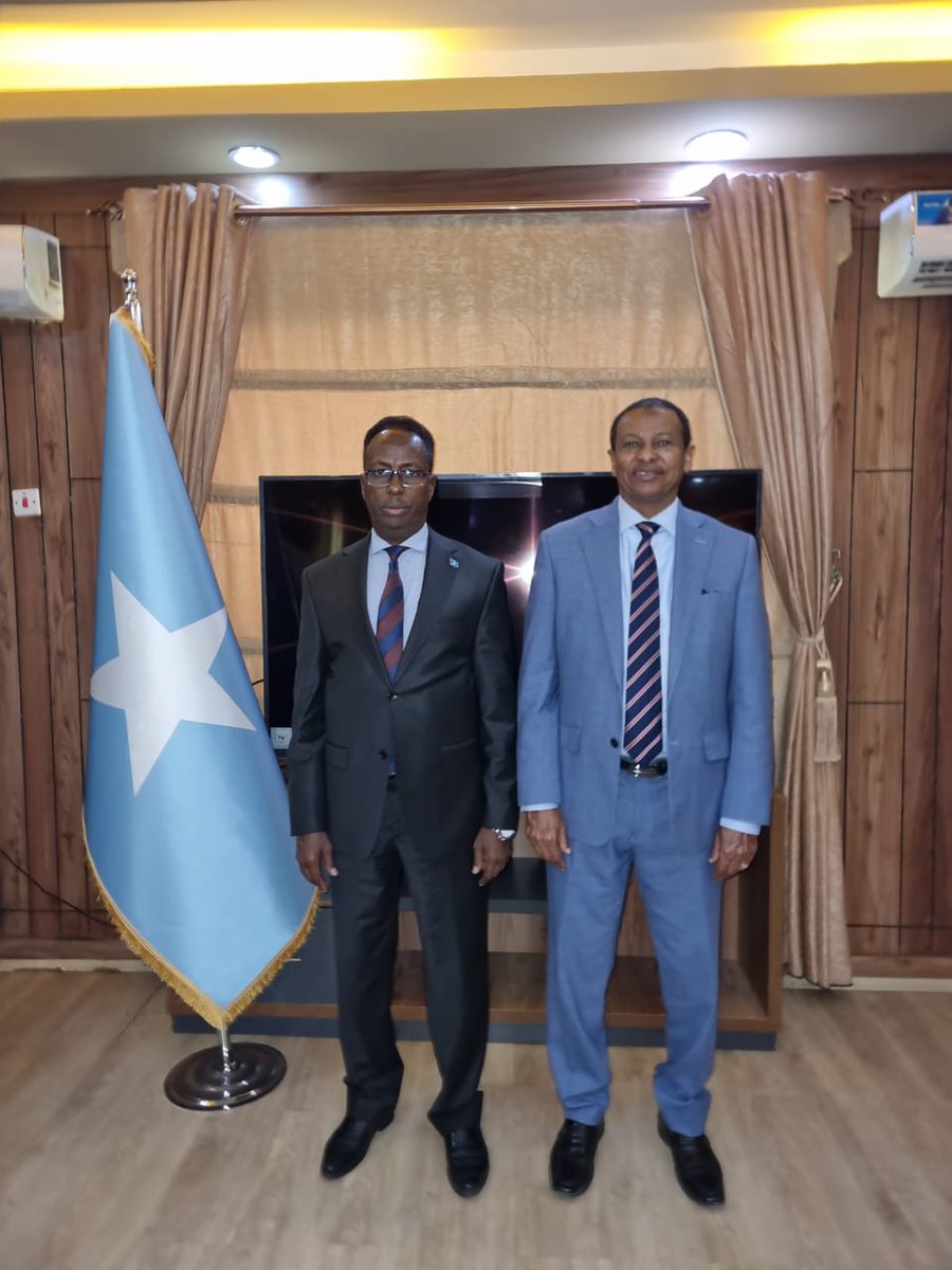 WFPSomalia's tweet photo. CD @EKDaloum met with Somalia’s new Minister of Agriculture and Irrigation, Honourable Mohamed Abdi Hayir. @WFP is committed to continuing its strong partnership with the Government of Somalia, to promote achieving sustainable development in food systems, including agriculture. https://t.co/8MDL89eIvK