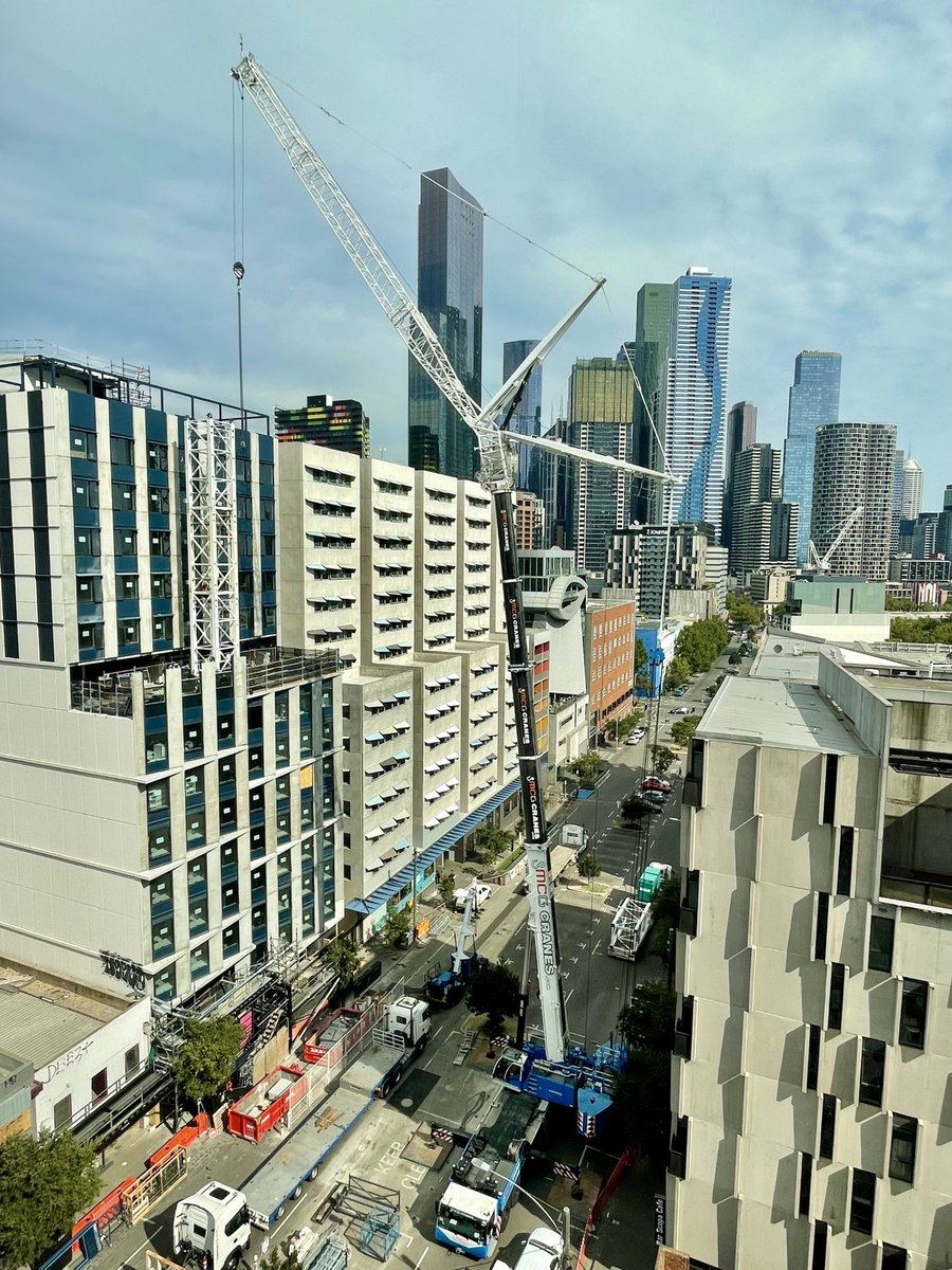 🏗️⚖️ We are so lucky in our ⁦@MelbLawSchool⁩ classrooms to have an amazing view of the real world of construction. Today we found out the answer to the age-old riddle: how do you dismantle a tower crane? With another crane!