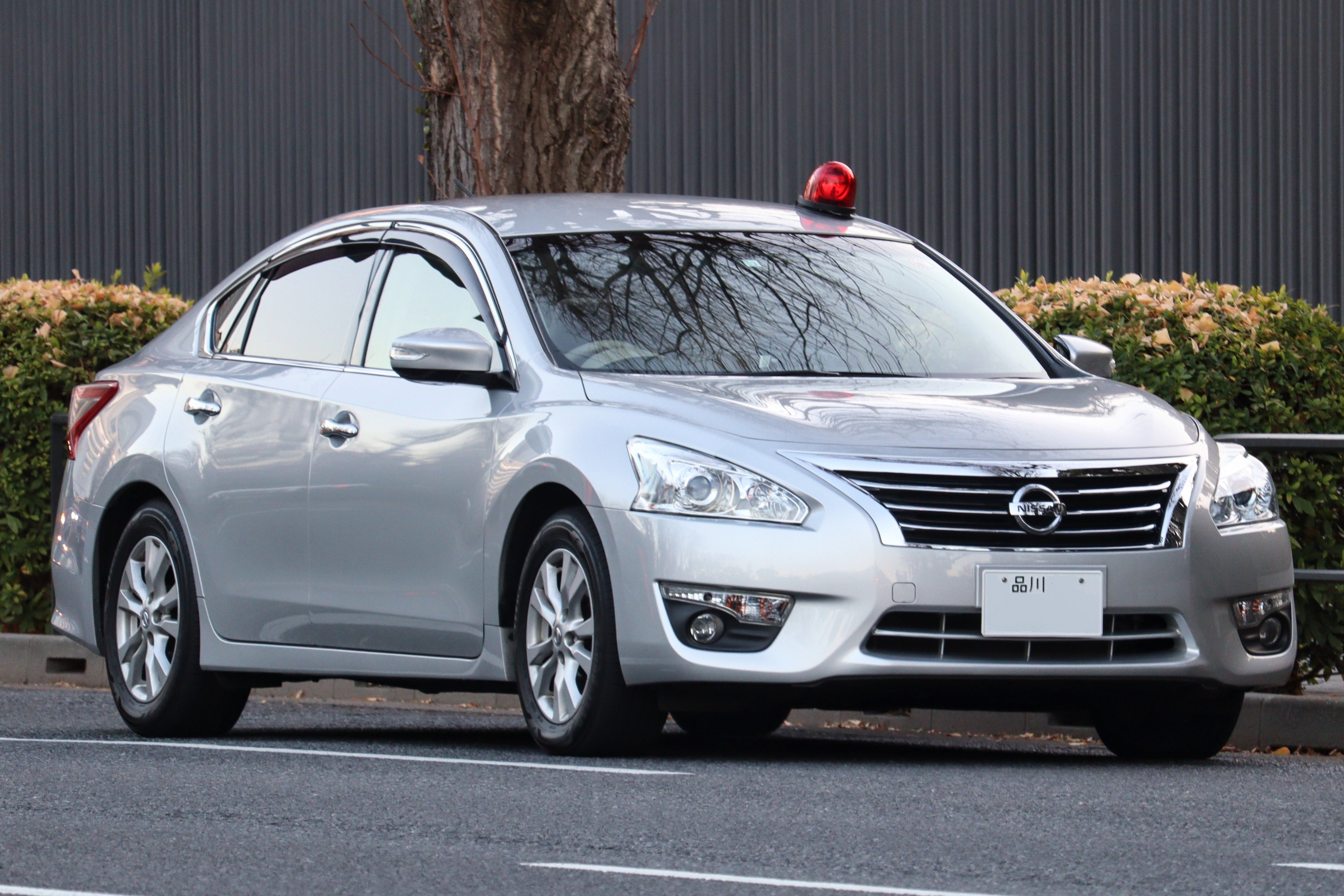 L33 警察本部刑事部機動捜査隊車両(シルバー) 新しく