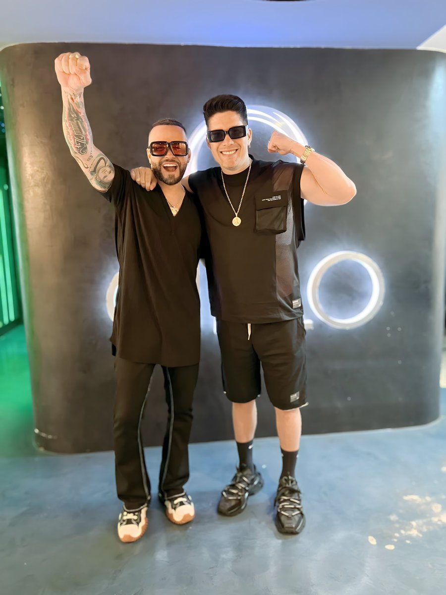 jesusmiranda's tweet image. #ETERNOS @ChinoyNacho @nacholacriatura