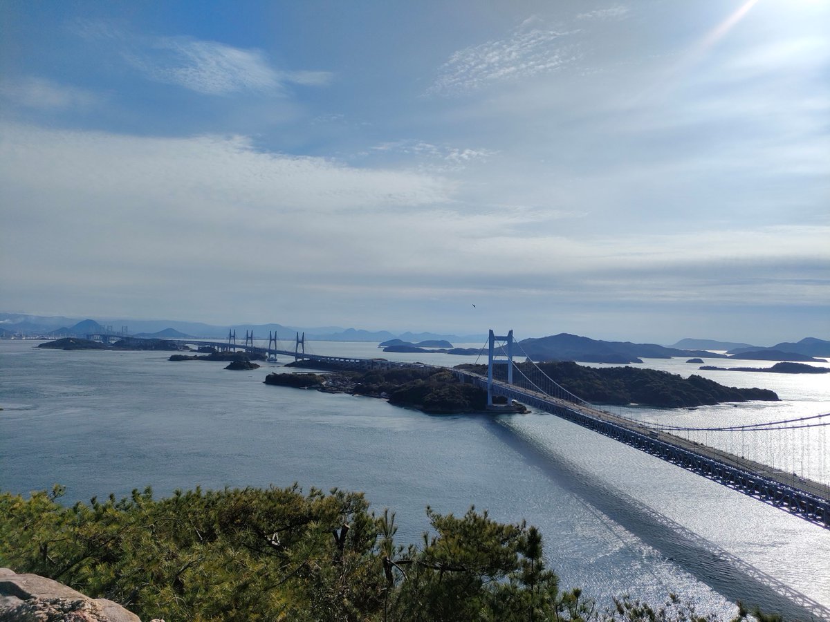 ishiiTomoni's tweet photo. 昨日鷲羽山に行ってきました。瀬戸大橋の景色が素晴らしかったです。そして駐車場にはすごい車が停まっていました。（漫画）頭文字Dのハチロクが素晴らしく再現されています。 https://t.co/XEZnrwmFmZ