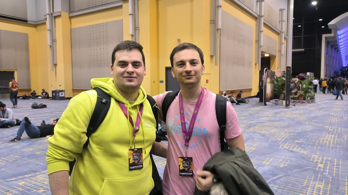 Tuit de apreciación al pedazo de Pro  Tour que se han marcado estos dos capgrossos.

<a href="/peralmarc/">Marc Peral</a> es una f*cking bestia que consigue 39 adjusted match points que le da plazas para los PT de Seattle 🇺🇸 y Amsterdam 🇳🇱.

Mientras <a href="/MasterPepo_/">Josep 'Pepo' Sanfeliu</a> culmina un mes en USA con slot pa Seattle.