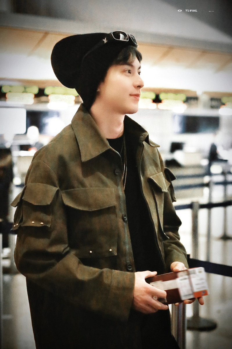 NKRango's tweet photo. ชงตี้ฮั่วคนหนึ่งที่ไปส่งตี้แชร์ว่าได้ขอตี้ถ่ายรูปและขอลายเซ็น แต่ทีมงานของตี้ปฏิเสธ แล้วตี้ก็ขอโทษแฟนคลับแบบมีมารยาทด้วยน้ำเสียงที่อบอุ่นละมุนใจมาก ☀️ เป็นครั้งแรกที่ไปส่งตี้ที่สนามบิน กลัวว่าจะรบกวนเขา แต่โชคดีมากๆ ตี้พูดคุยกับแฟนคลับเรื่อยๆเลย ถามก็ตอบ น่ารักมากกกก 

#DylanWang #WangHedi #หวังเฮ่อตี้