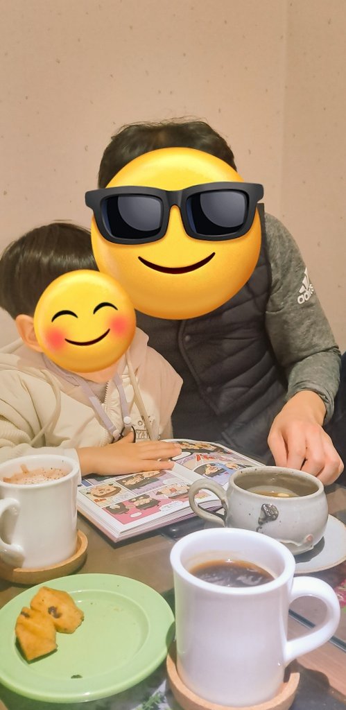 오늘은 다같이 서점📚
고심끝에 고른 책(흔한남매) 계산하고 집에가기 아쉬워서 카페에 들러 책읽기.
책 읽어주는 아빠~❤️