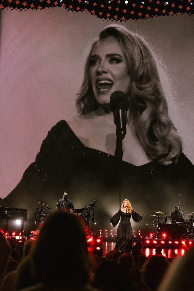 Adele's tweet image. Weekend 40