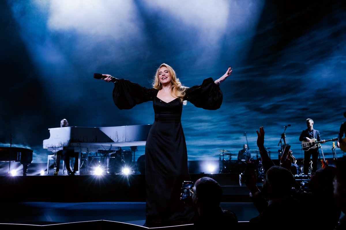 Adele's tweet image. Weekend 40