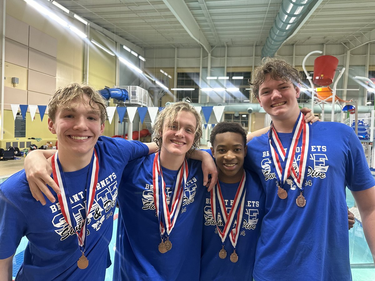 Boys 400yd Freestyle relay sets a new school record tonight in the final event of the 2024 State Meet in Bentonville,AR.  
New record!: 3:33.85
Old record was 3:34.27
#212
Go Hornets!