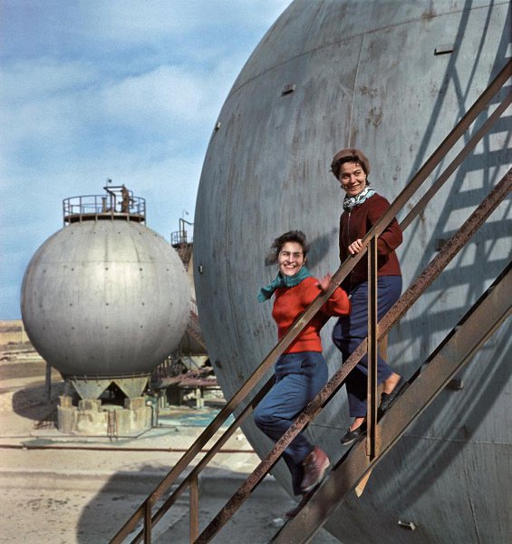 Komsomol members Larisa Bulatova and Tanya Fokina, at the Synthetic Rubber Plant in Sumgait, Azerbaijan SSR, 1961 (photo by Dmitry Baltermants)