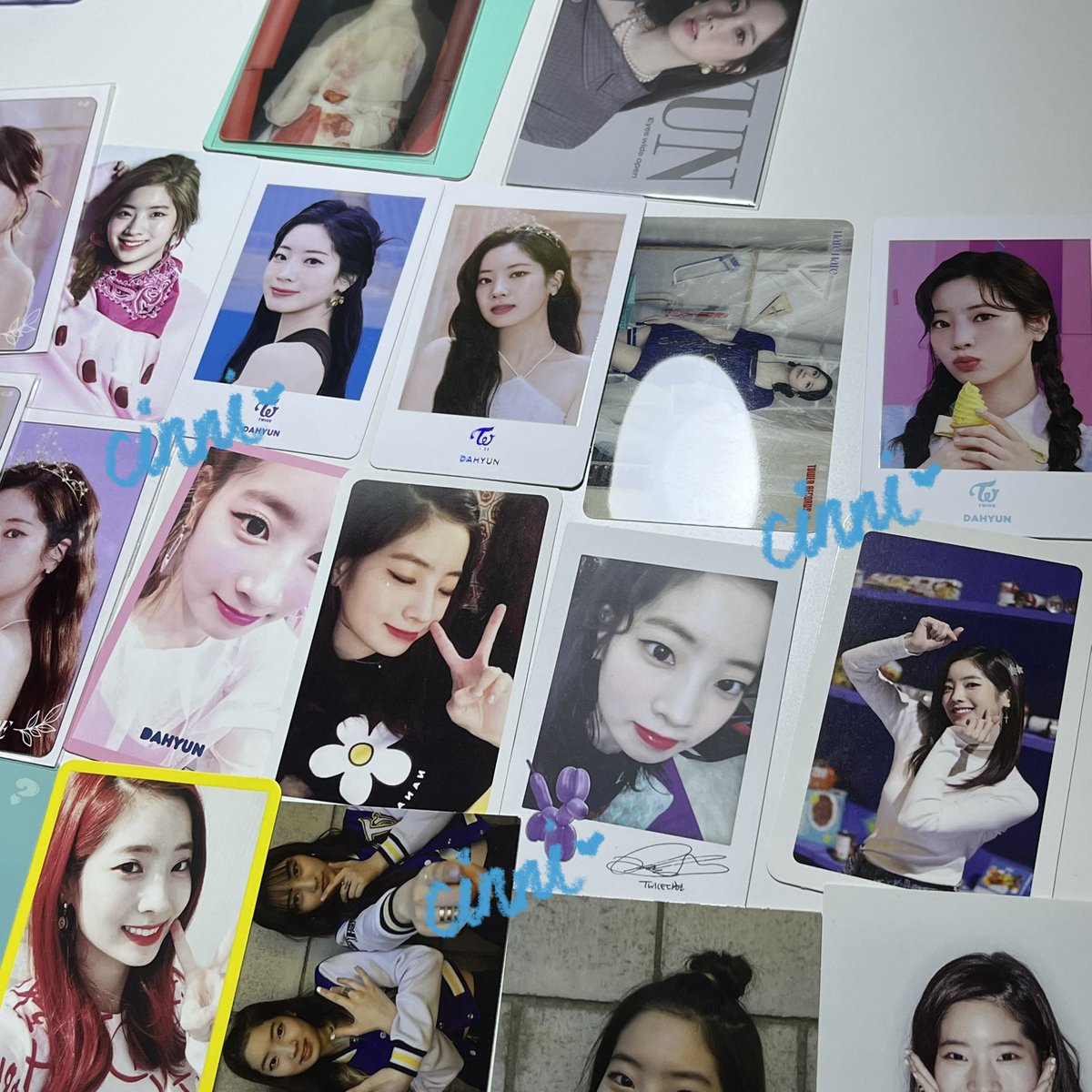 dahyunonfilm's tweet photo. 💌 @majesticseoul #mjsproofs 
 
biggest mail day so far 🩵 uwing uwi si dahyun 🧎‍♀️ super sparks din ng freebies thank u so much po!! 🤩   

꒰ ʚ🩵ɞ┊#cinnimail ꒱ https://t.co/3lzlmhL6Lc