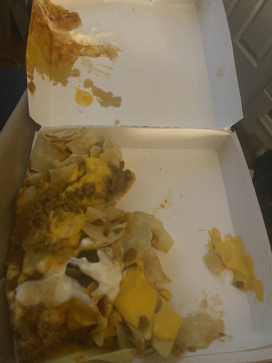 RetToGoLyft's tweet image. This is the experience of my @tacobell tonight when they put my nachos in a bag and provide it to me sideways vs laid down flat!! Oh and I didn’t get my cinnamon twists #tacobell #fail #SMH