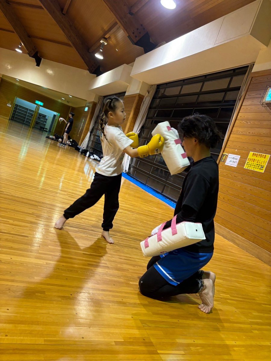 kiyo_ktf7130's tweet photo. 『TeamWILL』
この日は参加者8名✨
会員の方が沢山写真を撮って下さったお陰でしっかり投稿が出来てますありがとうございます🙏やる気いっぱいの会員様と可愛い子供達に癒されながら僕の追い込み練習も挟ませていただきこの日も無事ばたばたで終了😅
#香久山体育館 https://t.co/egZ6vzjlNh