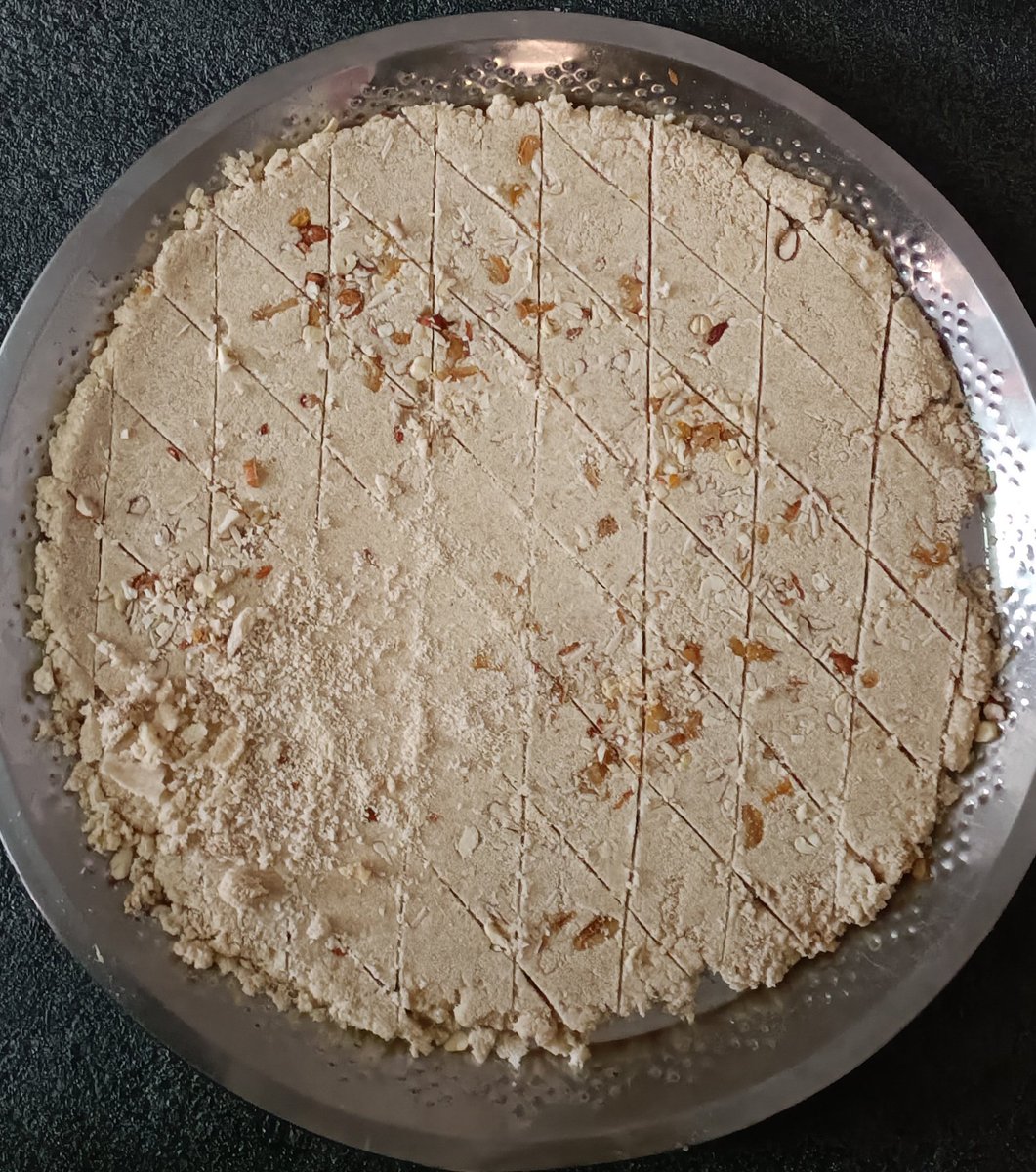 AAK_0S's tweet photo. امی نے حلوہ بنا دیا،

looks very tasty.😋😋😋✌️✌️ https://t.co/VQ2v96nc2l
