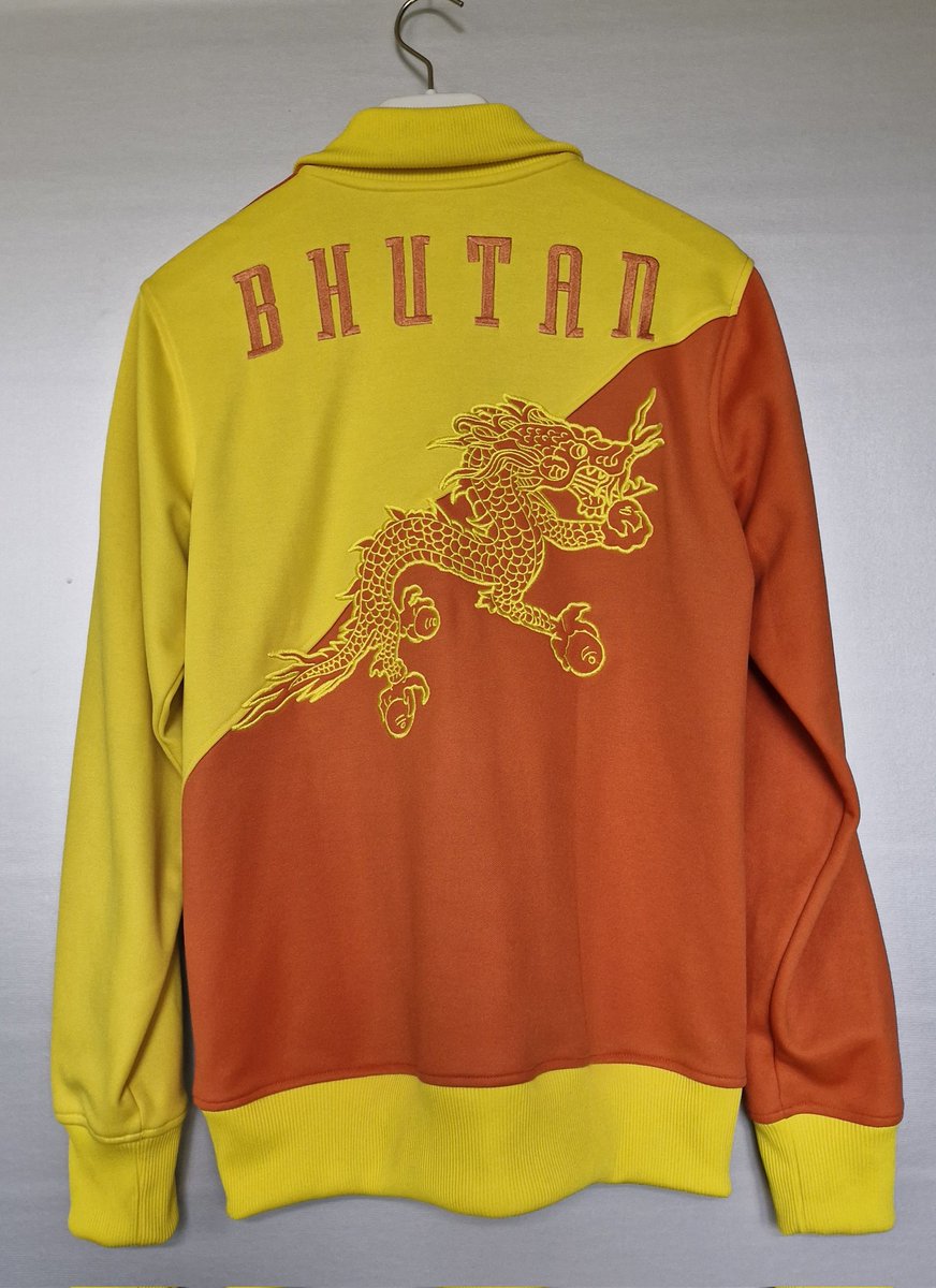 Adidas tracktops 🧥///🥼 tweet media