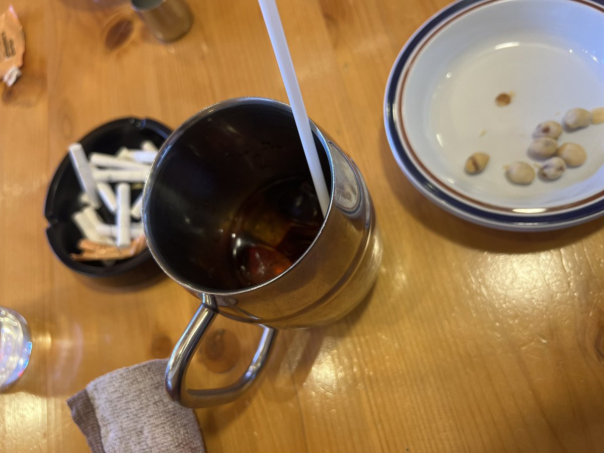 昨日コメダで5時間近く弾丸トークしてきてん。笑
一緒飲み行きたいなー
スナック出禁ほんまおもろいから拝ませて欲しい。笑