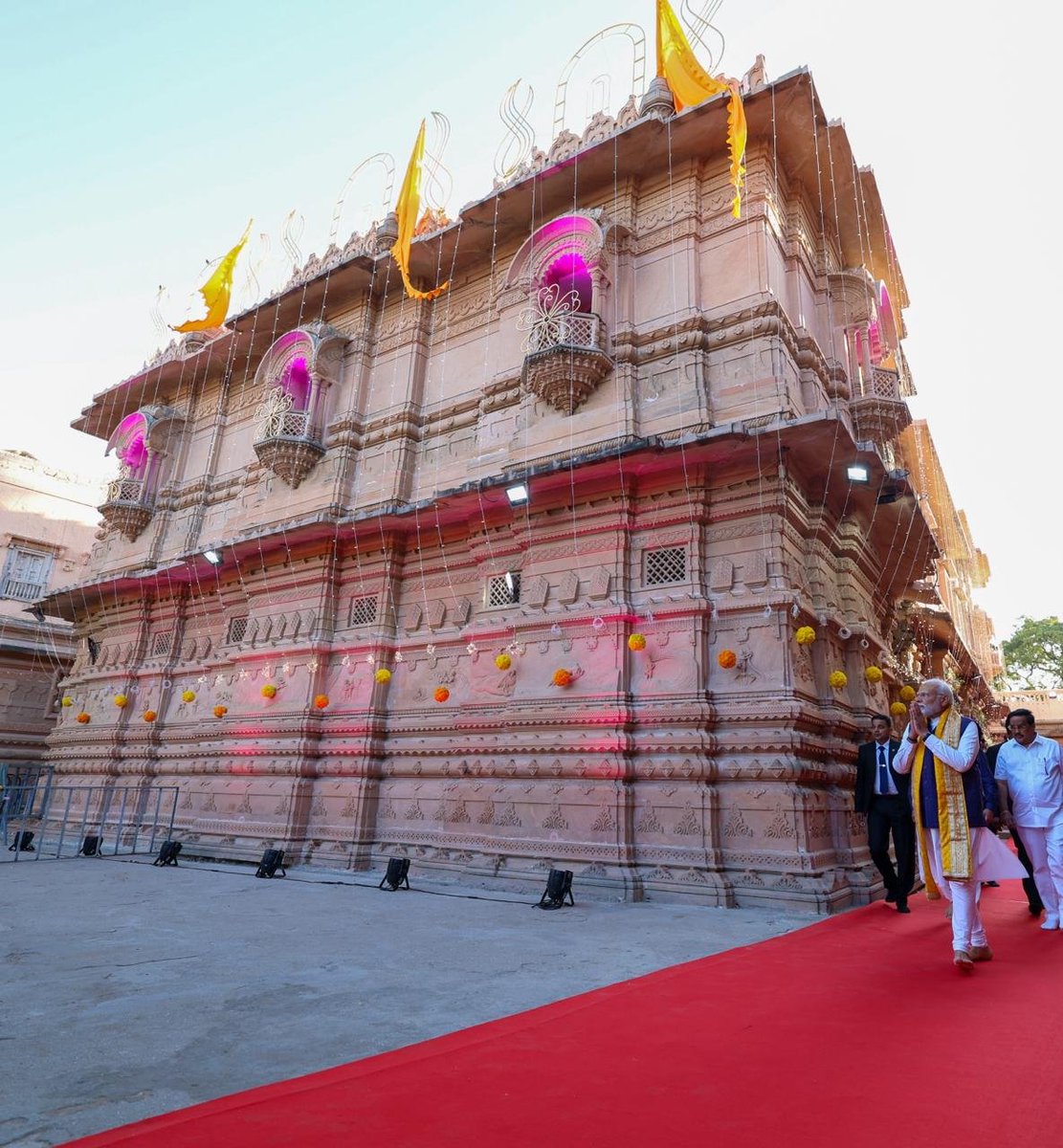 HumaraBihar's tweet image. द्वारका में द्वारकाधीश मंदिर में पूजा करते हुए पीएम मोदी।
#NarendraMod @narendramodi #SudarshanSetu