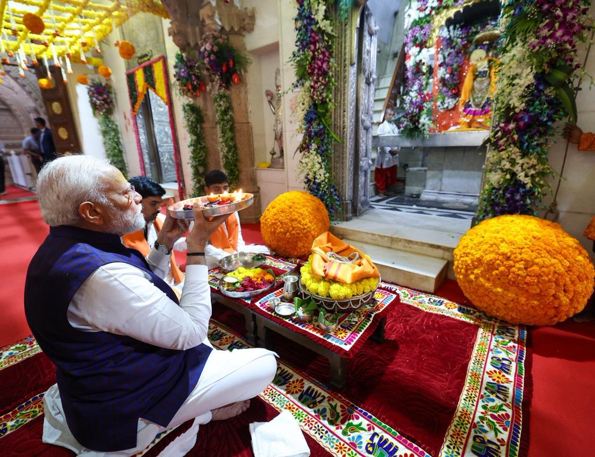 HumaraBihar's tweet image. द्वारका में द्वारकाधीश मंदिर में पूजा करते हुए पीएम मोदी।
#NarendraMod @narendramodi #SudarshanSetu