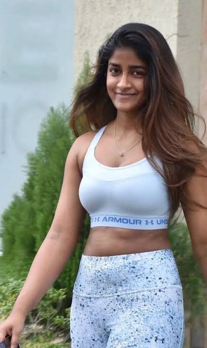 GHKj1dbXsAAcy9N?format=jpg&name=900x900