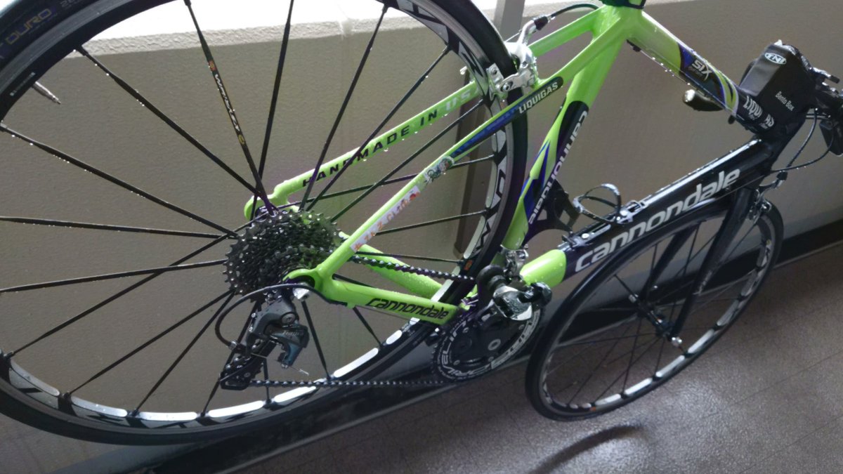 Jean_Btype's tweet photo. とりあえず水洗いだけはしたっ！
昨日の淀川サイクルロードは水たまりが多くて多くて...

#自転車 #ロードバイク #roadbike #ロードバイク好き #自転車のある生活 #自転車のある風景 #bikelife #キャノンデール #cannondale  #cannondalebikes #systemsix https://t.co/a8NkMpYv7W