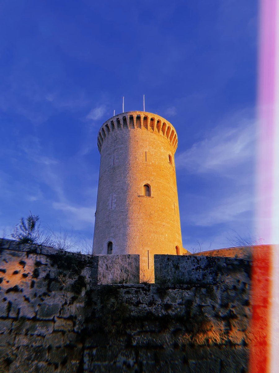 VisualRuckus's tweet image. Castell de Bellver #huji