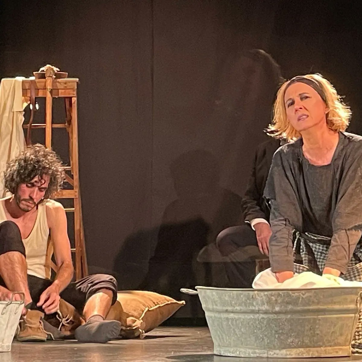 AytoBrunete's tweet photo. 🎭#TEATRO
Ayer comenzó la XXII EDICIÓN del #CERTAMEN #TEATROAFICIONADO #ANAMARIAVIDAL con la representación de la obra "Heridas, Las Mujeres de Lorca"
El teatro, escuela de llanto y de risa, es el que despierta a la poesía, levanta a la narración y las hace humanas. https://t.co/lixOPhNb4n