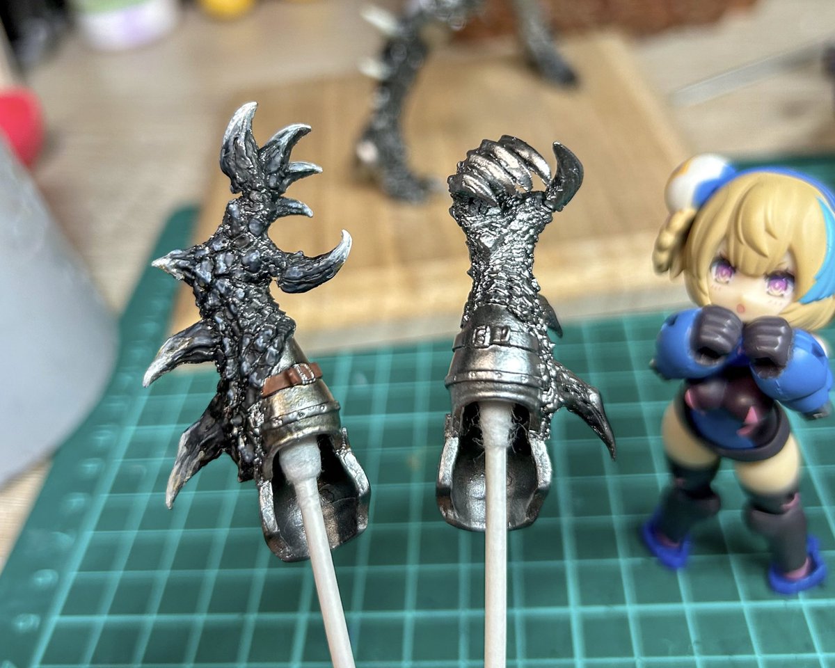 筆塗りした左と塗ってない右、モンスターの素材感が出たと思う🤔
ドラゴンとか怪獣系の筆塗り意外とやれそうな気がする😆