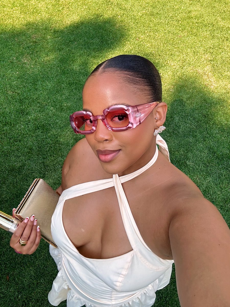 zithobemacheli's tweet photo. I’m proud to announce that I am part of the Eucerin Skin Squad 2024 as a skin expert - literally the partnership of my dreams 🥹🩷 https://t.co/caYSIof3V8