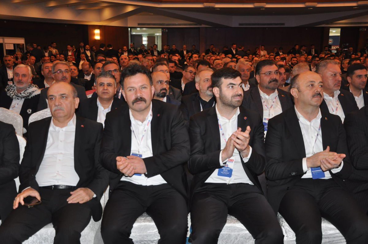 Memur-Sen 8. Türkiye Buluşması, TBMM Başkanımız Sn. <a href="/NumanKurtulmus/">Numan Kurtulmuş</a>’un katılımlarıyla büyük bir coşku içerisinde gerçekleşti.

81 ildeki <a href="/gencmemursen/">Genç Memur-Sen</a> il başkanlarımızı da misafir ettiğimiz Türkiye Buluşmasında; Genç Memur-Sen 11. İl Temsilcileri Toplantımızı da icra ettik.