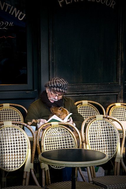 Sundays in Paris done just right.
 📷 Giuseppe Stella

#LiteraryParis #SundaysInParis #ParisTour #BetterReadTours
