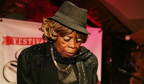 Ícono de la Cultura Cubana,
Juana Bacallao ha muerto en La Habana en la mañana de ayer sábado, a los 98 años de edad.
Lleguen nuestras condolencias a toda la familia del arte Cubano, y a sus allegados y amigos. 🖤