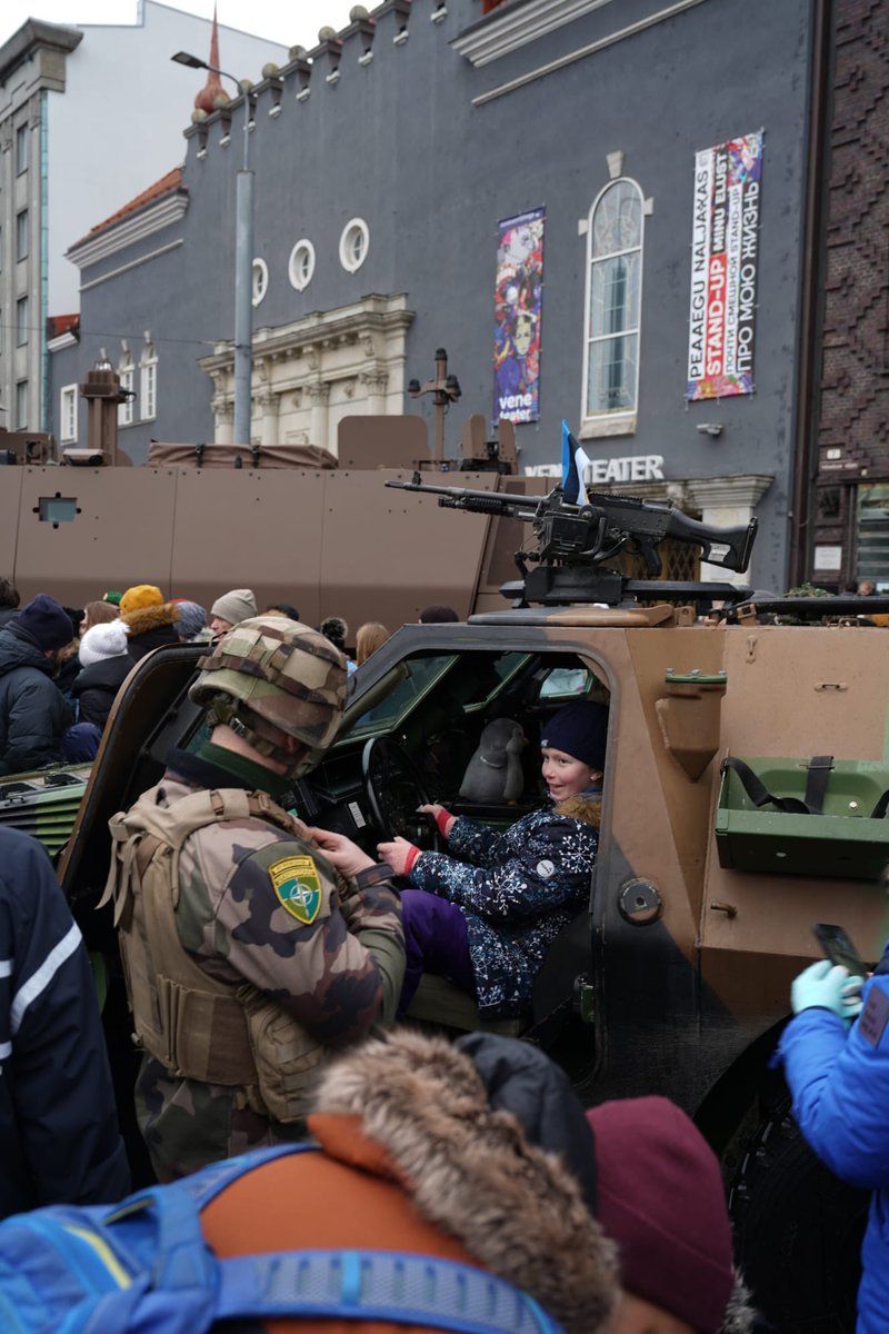 Très honoré d'être à Tallinn pour la fête de l'indépendance de l’Estonie 🇪🇪, partenaire stratégique de la 🇫🇷.
Témoin de l'engagement des <a href="/FrForcesEstonia/">French Forces in Estonia</a> qui participent avec nos alliés 🇪🇪🇬🇧 à la sécurité collective de <a href="/NATO/">NATO</a>.