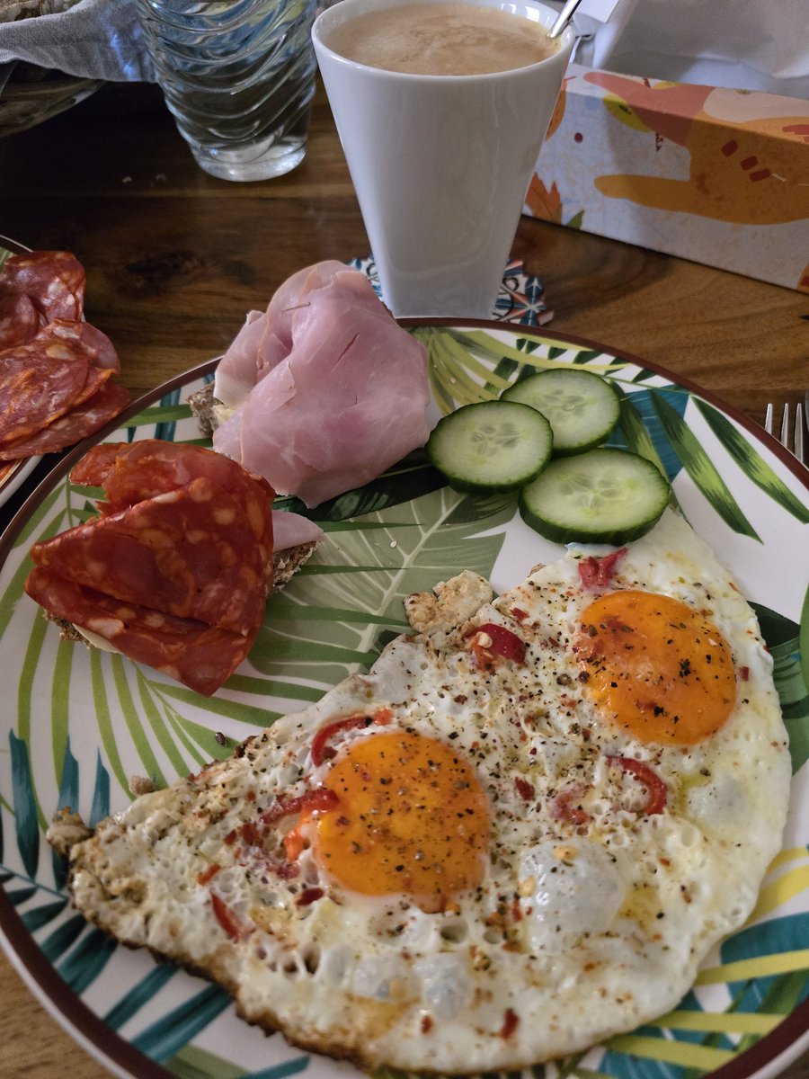 Knitzelotte's tweet image. Buongiorno 😊 ☕️
Bin schon ziemlich im Osterfeeling! 🥚
....🤸‍♀️🙈
schönen Sonntag für Euch🥰👋
#Spiegelei #Mahlzeit