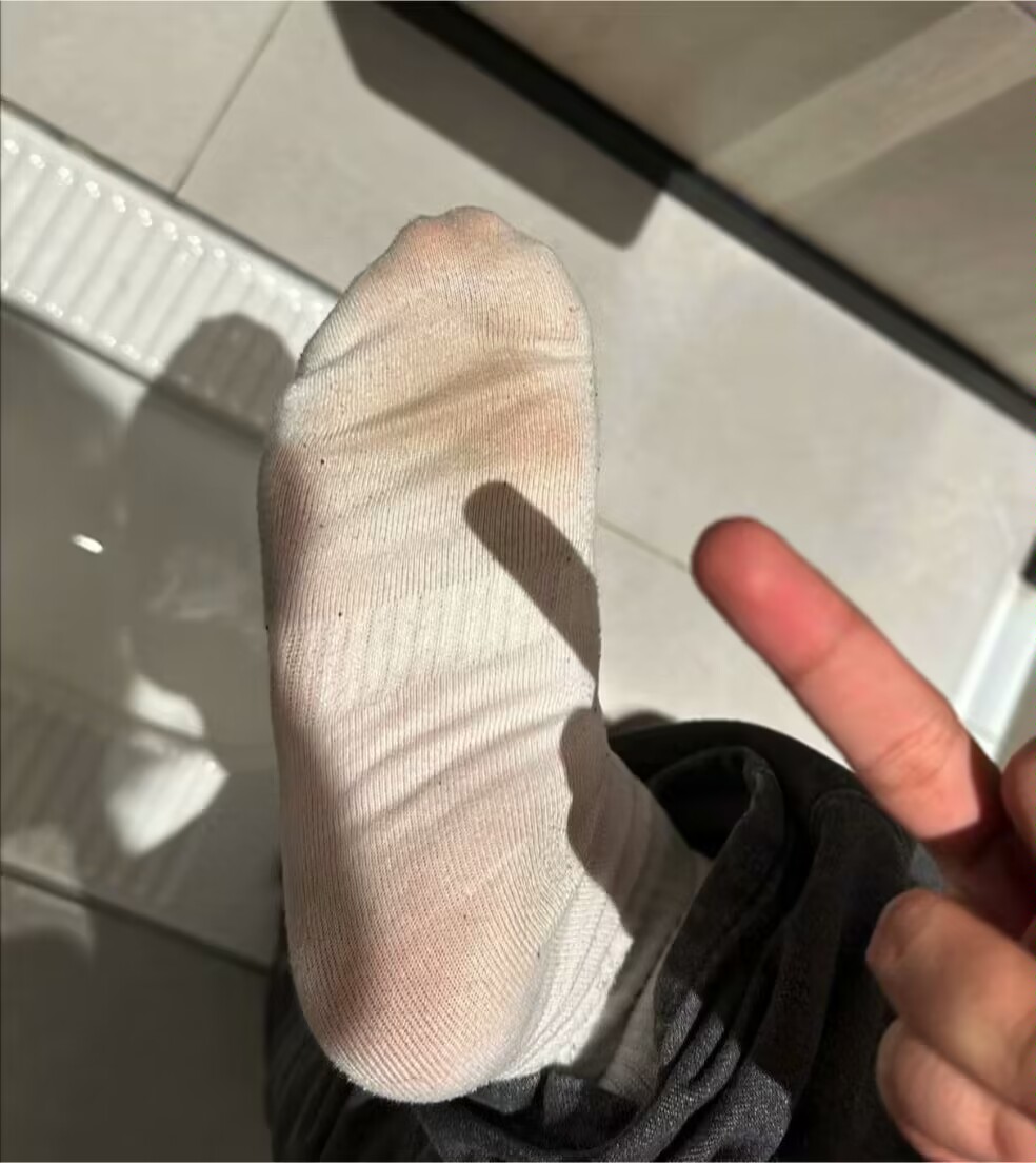 出几双自穿44码的球鞋，装逼的伪主可以买回去玩傻逼，傻逼婊子们要的私了，另外母狗滚过来最近想操女逼了