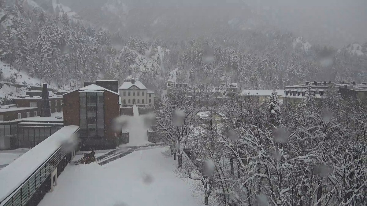 laneucat (@laneucat) on Twitter photo Bon dia! Torna la neu al Pirineu, ha començat pel Pirineu d'Aragó, mireu quina fila més maca al paradís <a href="/BalneaPanticosa/">Balneario Panticosa</a> així és lleva! 😍😍❄️ Bon dia! Torna la neu al Pirineu, ha començat pel Pirineu d'Aragó, mireu quina fila més maca al paradís <a href="/BalneaPanticosa/">Balneario Panticosa</a> així és lleva! 😍😍❄️