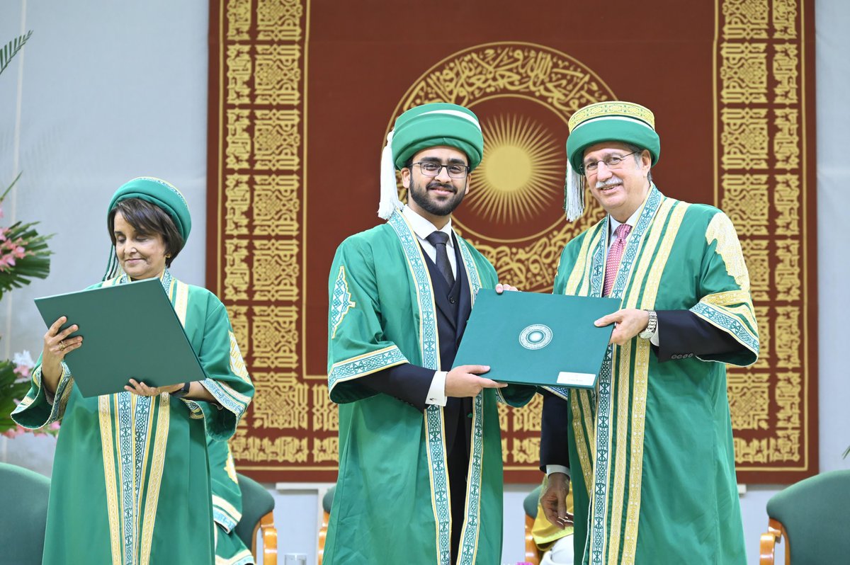 usamawaqar777's tweet image. 2024 brought incredible milestones! 🌟 Married my love 💍, graduated from med school 🎓, and honored with Global Research Excellence Award @AKUGlobal 🏆. Thrilled to embark on the next chapter at @EmorySurgery now! 🙌 Here's to new beginnings #Research #Surgery #EmorySurgery 📚👨‍⚕️