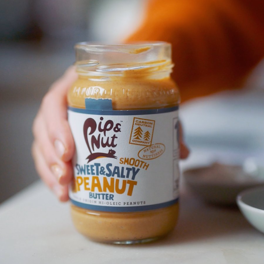 All hail Sweet & Salty Peanut Butter, the cult classic and star of our spoons. P.S. thanks to @bettinaskitchen for this stunning pic.