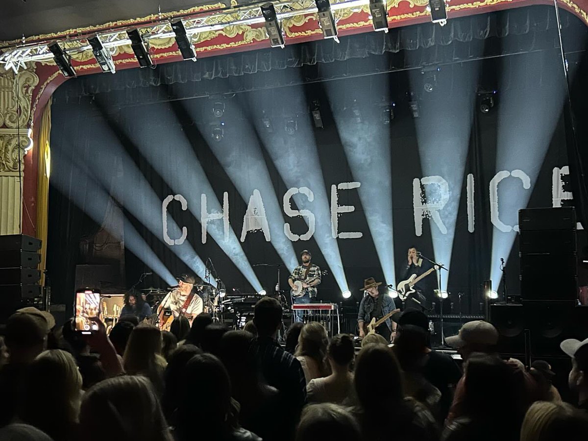 CRice977's tweet photo. thank y’all my fans in london ontario, y’all made it possible. https://t.co/RxChPu836n