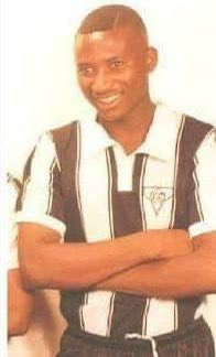 HighlanderBosso's tweet image. Happy Birthday to the country's🐐, Peter Ndlovu.
•The youngest player ever (17), to be crowned Soccer Star of the year (1990).
•The youngest ever in the history of the league &amp;amp; the only Bosso player to be crowned Soccer Star of the year in two consecutive seasons (1990 &amp;amp; 1991).…
