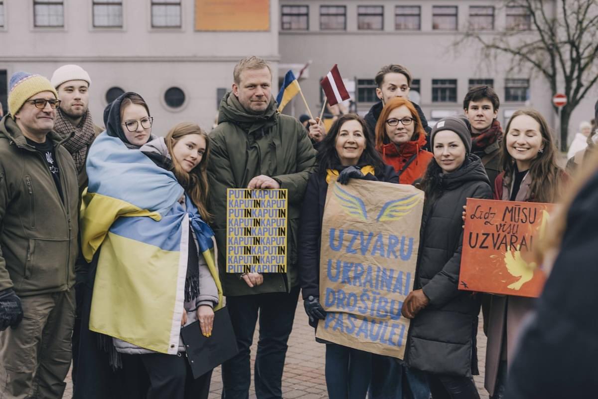 Slava Ukrainai! Saules mūžu Latvijai!🇺🇦🫶🏼🇱🇻

Kad Ukraina uzvarēs, mēs visi būsim drošībā!✊🏻

Foto: Jevgēnijs Ratkovs/Chayka.lv
#KopāLīdzUzvarai #Daugavpils