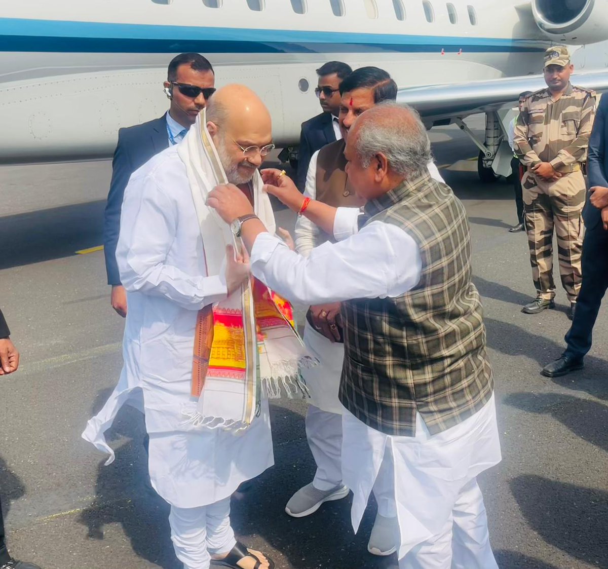 nstomar's tweet image. केंद्रीय गृह एवं सहकारिता मंत्री श्री अमित शाह जी का ग्वालियर आगमन पर स्वागत किया...

@AmitShah