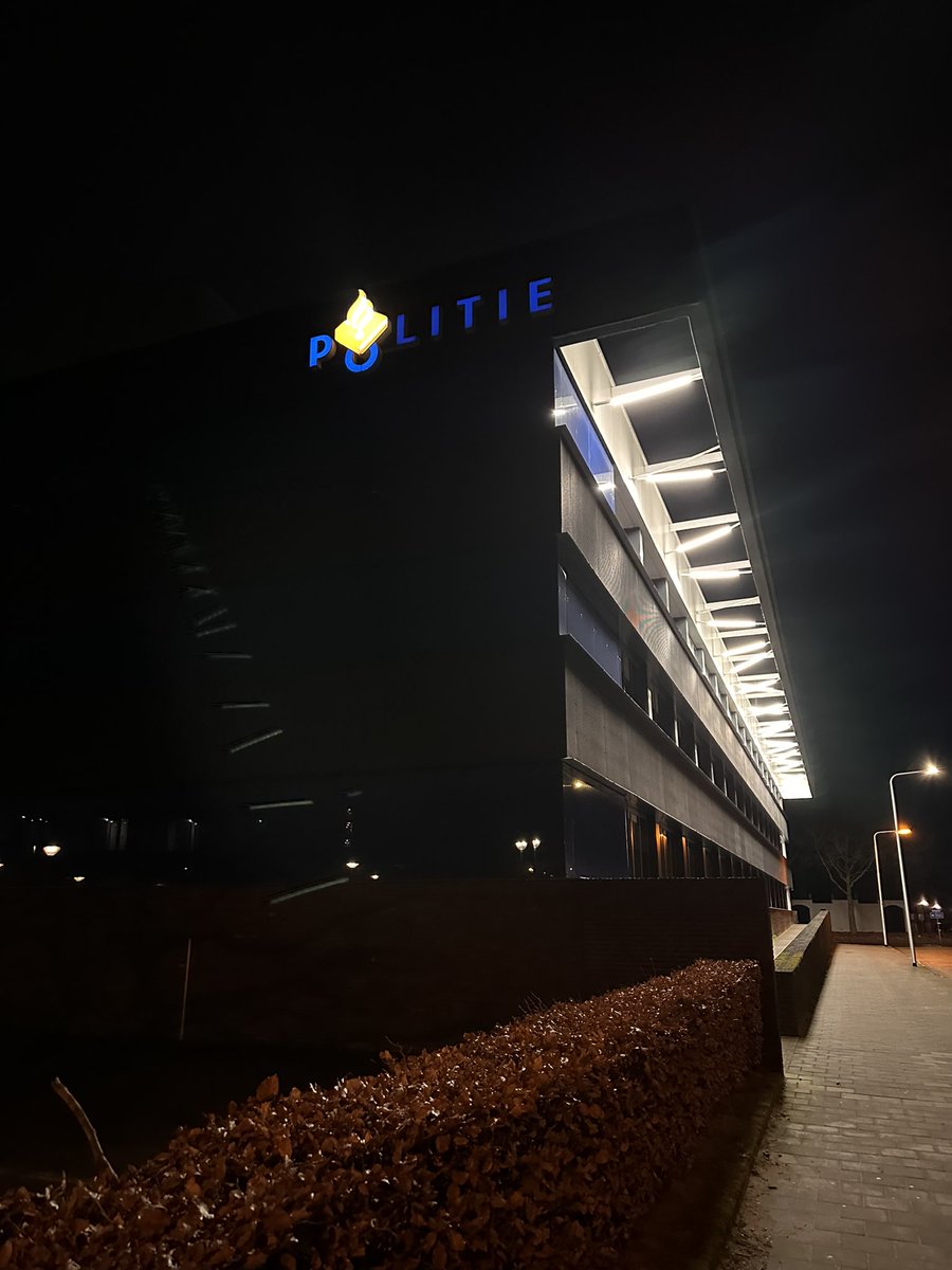 Iemand anders nog aan het werk deze zondagochtend? 

#durftevragen