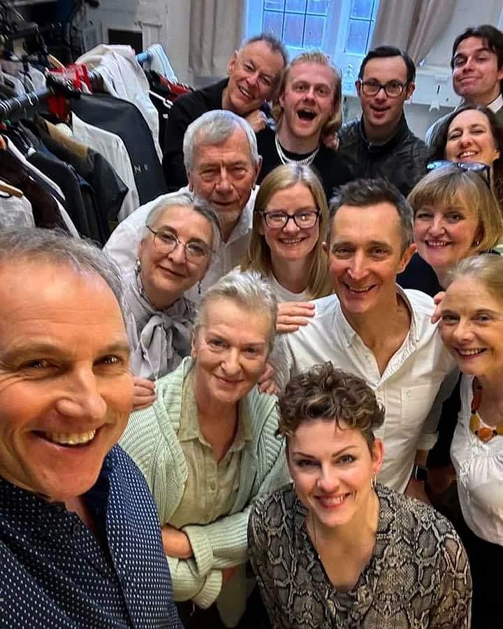 Dressing room selfie with this awesome bunch 
#chesiltheatre #taketen #theatre #play #actor #actors #dressingroom #selfie #bts #debut #actingselfie #actinglife #performance