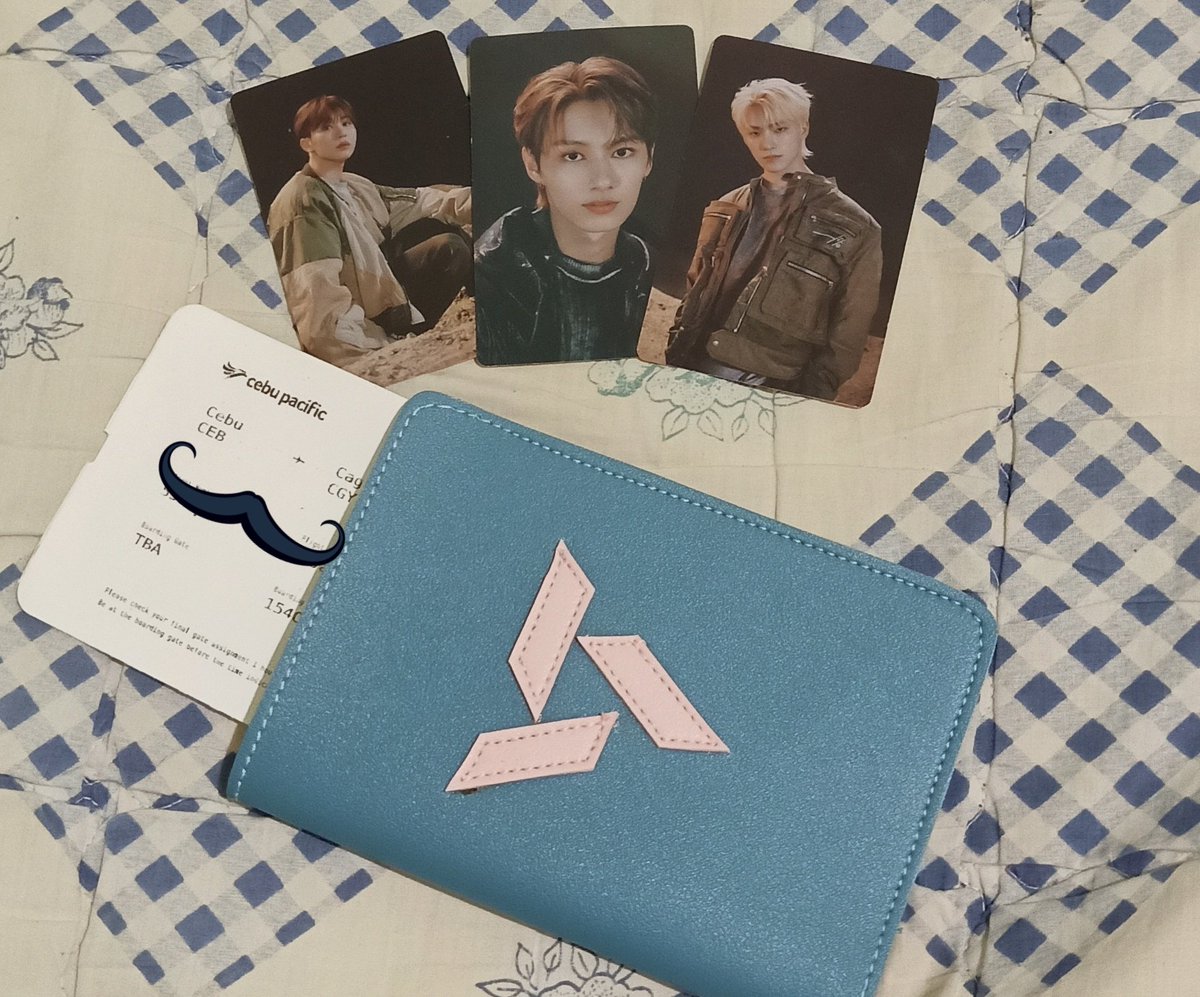 dinomaknaelle's tweet photo. Hello @forcaratdeul! I received na po ang passport holder! Very cute and lightweight. Also, thanks for the photocards (did not expect 😆)! 
Thank you for hosting the GA 🩷🩵

#FCPHFeedback https://t.co/GQJTJDLa3e