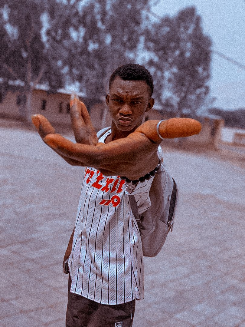 JonathanIliya10's tweet photo. Dirty waters doesn't stop plants from growing ,, so don't allow negative word stop u from progressing# https://t.co/VzLJTYMEcd