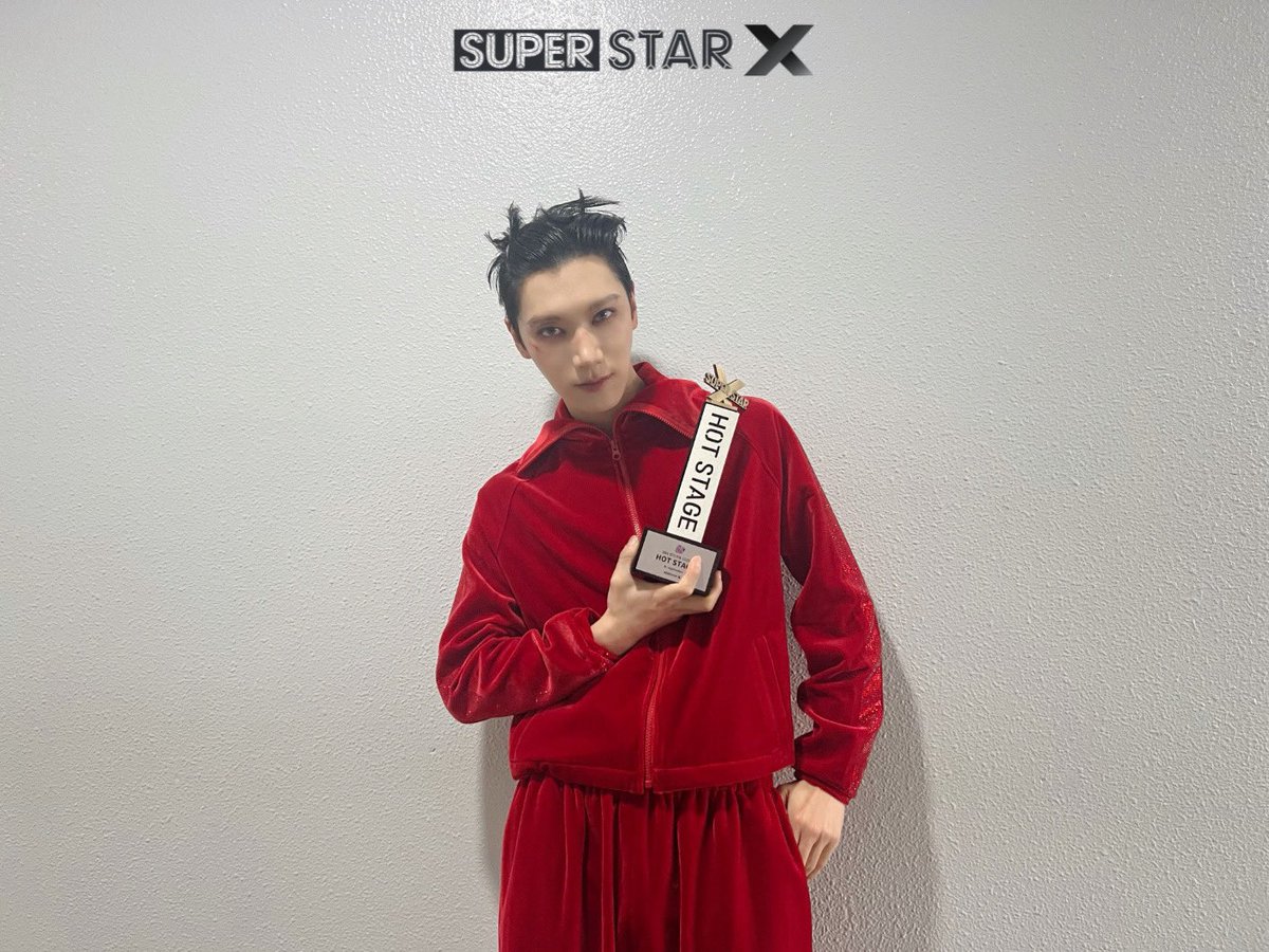 stitch_pololo's tweet photo. "น้องเตนล์"กับถ้วยHot Stageเก่งมากกกก  #TEN_HOTSTAGE_Winner https://t.co/W8TuhdHFzP