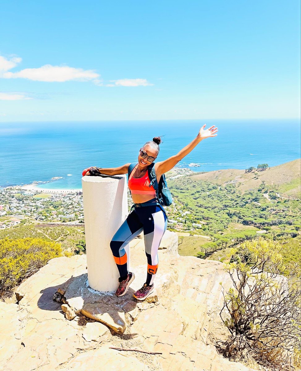 CarolinePule's tweet image. #AdvancesHiker💚🧡🔥🧗‍♀️One with Mother Nature😍🥹🌳🌿, always happy when I’m in the mountains, is so tranquil and magnificent!! I feel connected with God’s creation and is indeed my escape place! On top of Kloof Corner!😎⛰️🥾Highlights from D’s Peak Epic Hike! #ASICSFrontRunnerZA