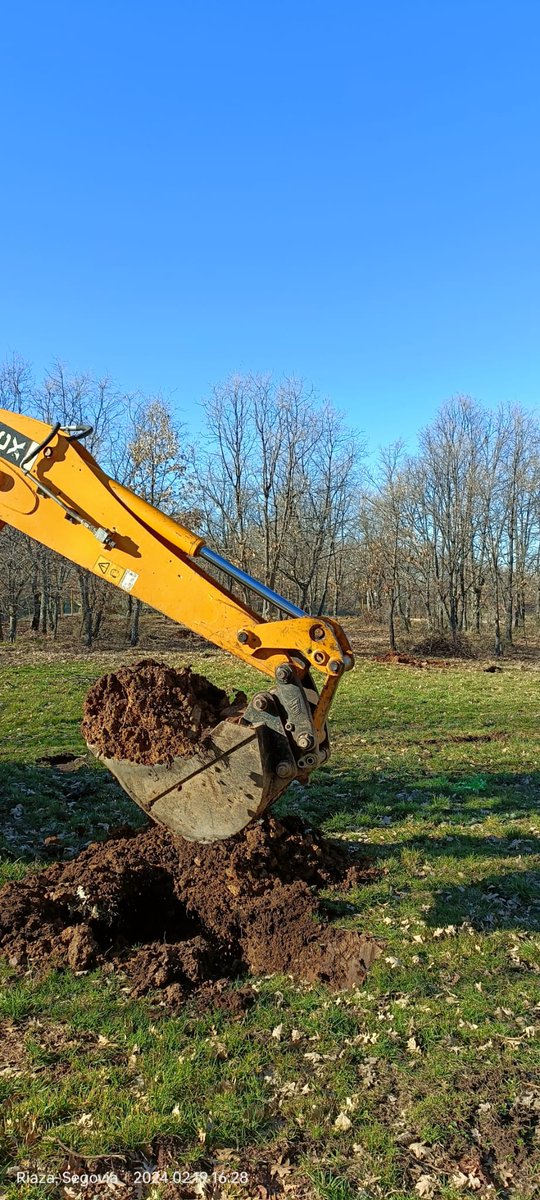 Replanteo y Ahoyado mecánico de las líneas de plantación de otro nuevo proyecto multifuncional, esta vez en #Segovia, impulsado por Evergreen Project Management Services, donde los objetivos son conseguir producciones agroforestales sostenibles con rentabilidades paralelas