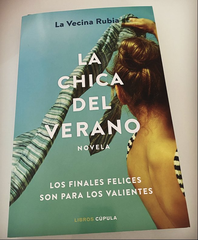  La Vecina Rubia: books, biography, latest update