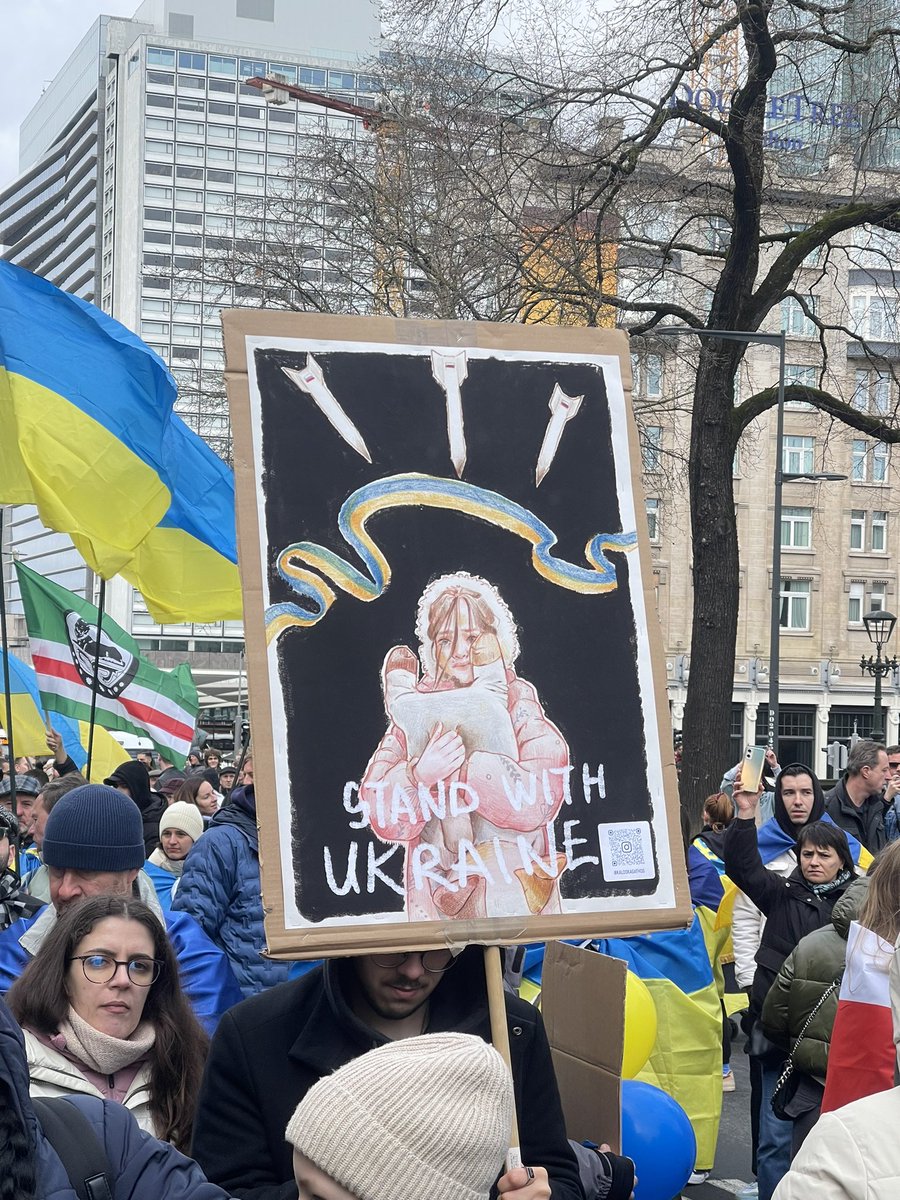Today, the ThinkYoung team in Brussels joined the march dedicated to the second anniversary of the full-scale invasion of Russia into the territory of Ukraine. We admire the bravery of the Ukrainian people and we'll continue to support Ukraine until peace is restored!🇺🇦🙌
